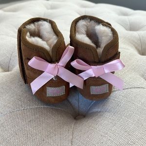 Toddler Uggs Size 4/5 with Pink Bow - New